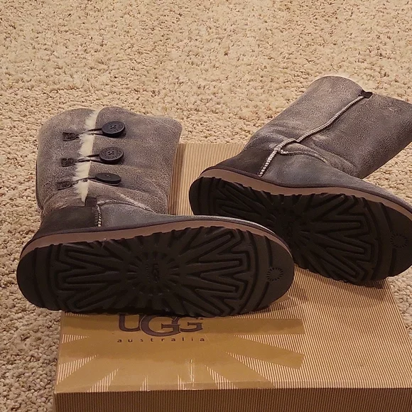 UGG boots - Picture 3 of 3